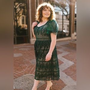 Ivy City Venice Dress with Flutter Sleeves in Green - Large